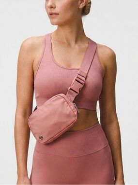 Lululemon Everywhere Belt Bag 1L in Dusty Rose